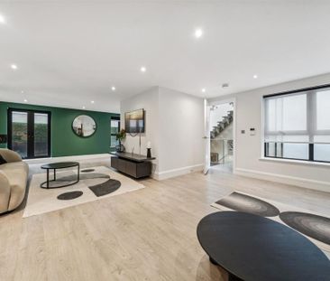 Whittlebury Mews East, Primrose Hill, London, NW1 - Photo 4