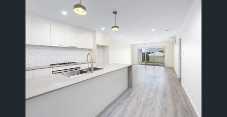 Luxury Living in Coral Cove - Light, Bright & Airy - Photo 2