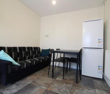 4 bedroom townhouse to rent - Photo 3