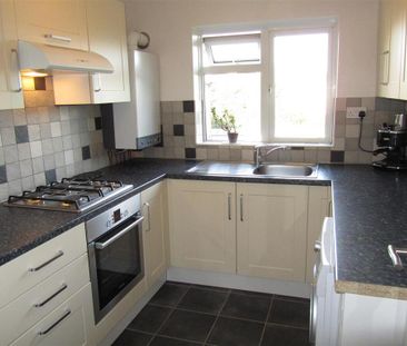 2 bedroom flat to rent - Photo 2