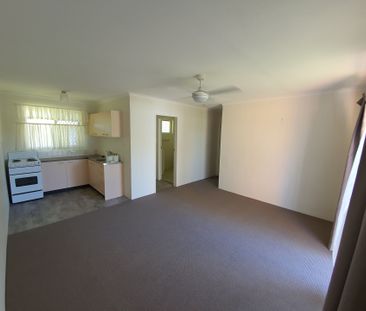 Well Maintained Unit - Close to Beach & Public Transport - Photo 5