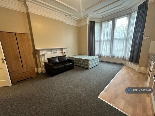 Studio to rent - Photo 1