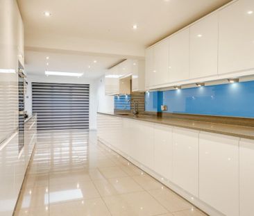 4 bedroom detached house to rent - Photo 6