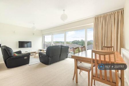 1 bedroom in a house share to rent - Photo 2