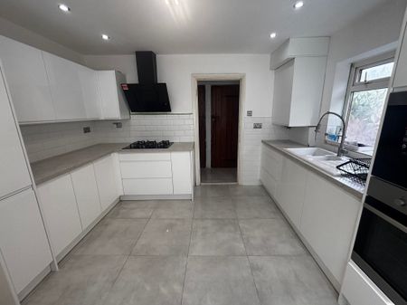 3 bedroom detached house to rent - Photo 3