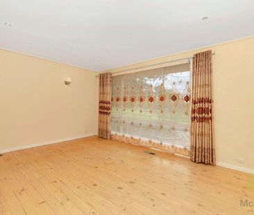 Generous Family Home in Sought After Location! - Photo 1