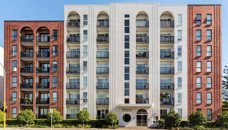 Modern 2BR Apt with Pool - Photo 2