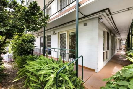 Tranquil Ground-Floor Living in the Heart of South Yarra - Photo 4