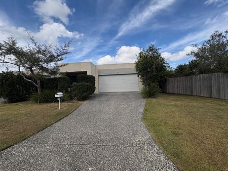 Camelot Estate - 4 Bedroom + Study - Photo 4