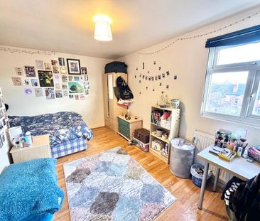 3 bedroom flat to rent - Photo 1