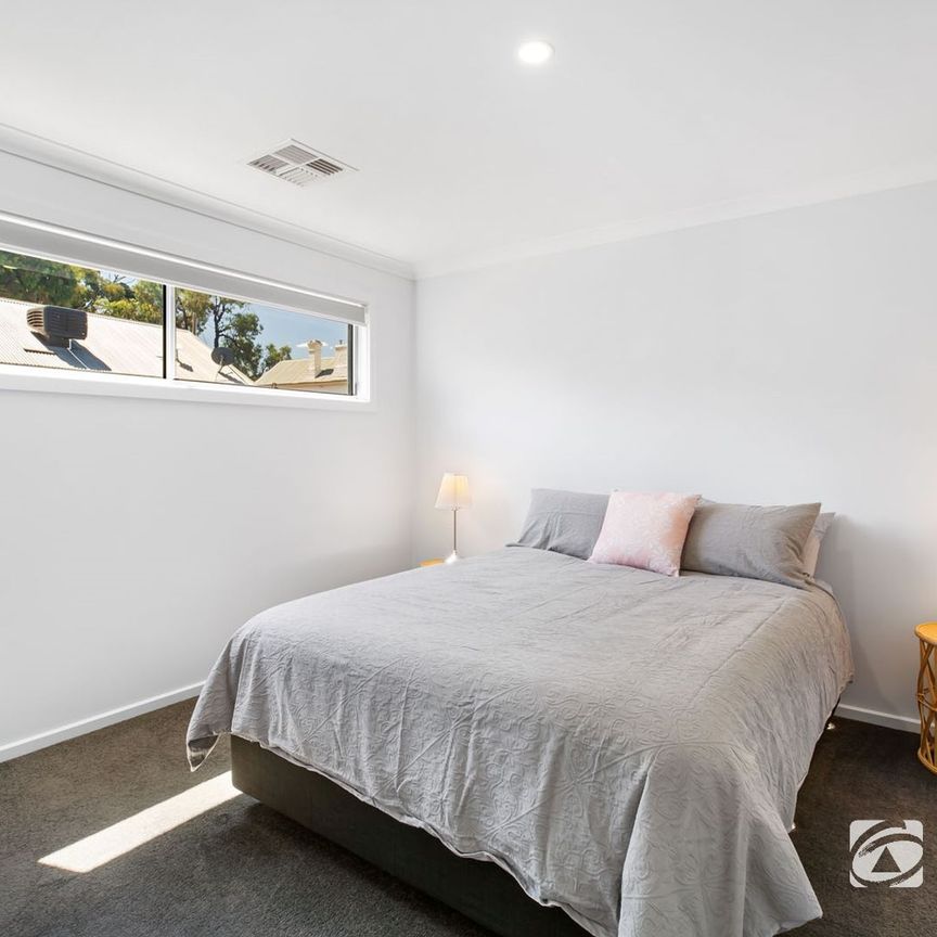 2/60A Honeysuckle Street, 3550, Ironbark Vic - Photo 1