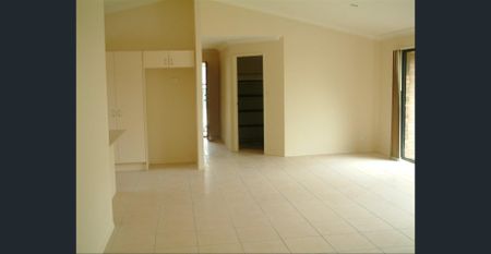 4-Bedroom Family Home - Photo 4