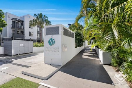 Modern 2-Bedroom Apartment with Spectacular Broadwater Views - Photo 2