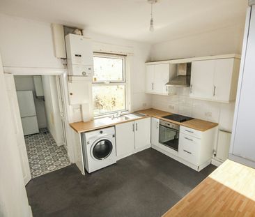Terraced House to rent on - Photo 3