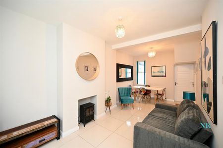 107 Charles Street South, Belfast, BT12 5GB - Photo 2