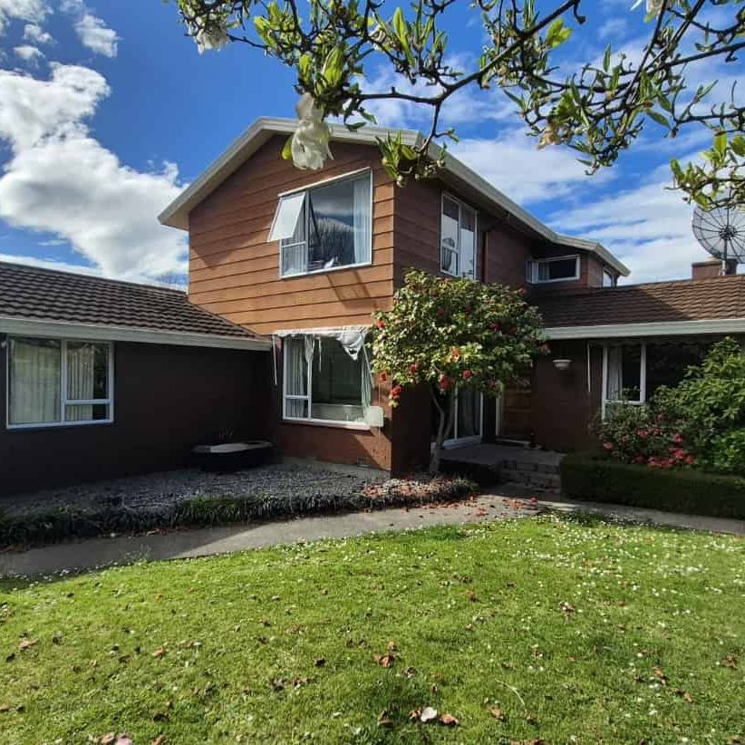 Burnside Gem – Spacious 4-Bedroom, 2-Bathroom Home - Photo 1