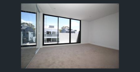 Modern 4-Bedroom Townhouse - Photo 2