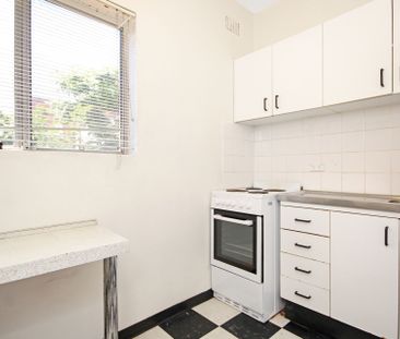 Nice Studio Apartment in Super Convenient Location – Great Value - Photo 1