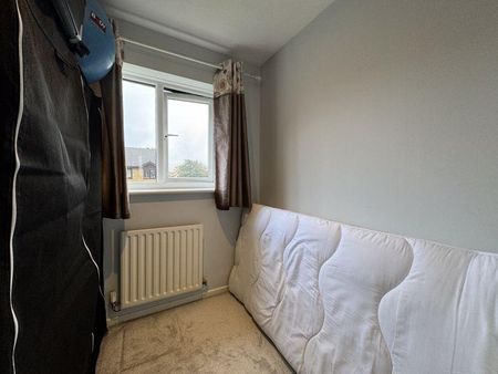 4 bedroom semi-detached house to rent - Photo 3