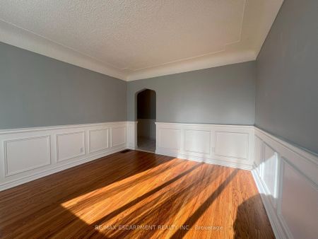 Detached Home For Lease | X8129214 - Photo 3