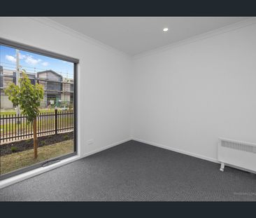 Stylish, brand-new townhouse in Clyde! - Photo 6