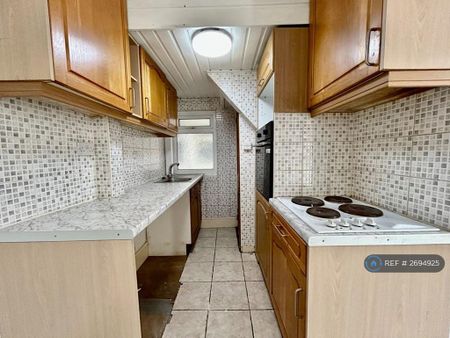 2 bedroom terraced house to rent - Photo 2