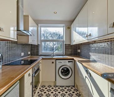 3 bedroom flat to rent - Photo 4
