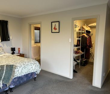 Stunning 5-Bedroom Family Home - Photo 5