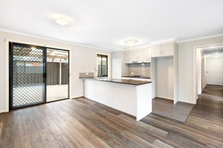 13 Weavers Street, Manor Lakes VIC, Belconnen - Photo 5
