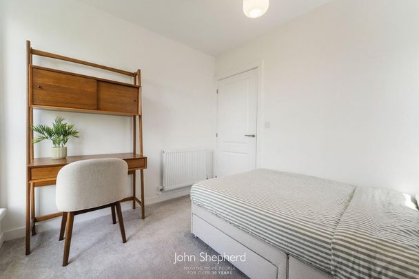 4 bedroom end of terrace house to rent - Photo 1