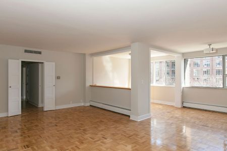 For Lease - 9 Deer Park Crescent Unit# 303, Toronto, Ontario - Photo 3