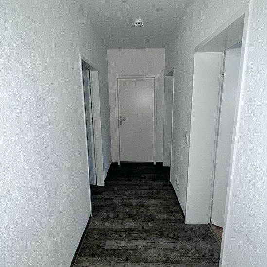 3-Zimmer, modernes Badezimmer - Foto 1