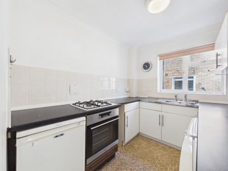 York Court, Beckenham, BR3, London - Photo 3