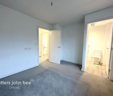 3 bedroom semi-detached house to rent - Photo 3