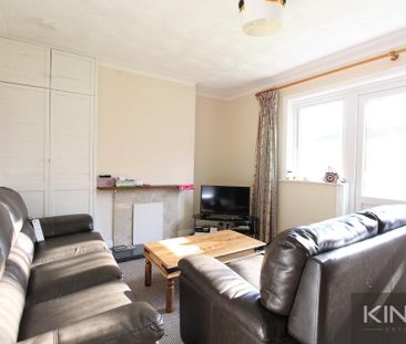 4 bedroom semi-detached house to rent - Photo 2