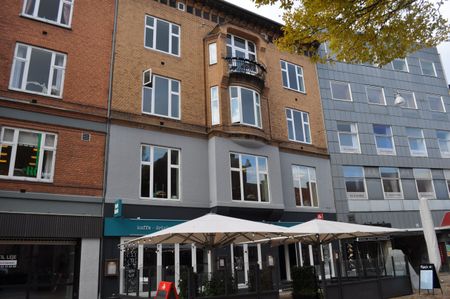 Rummelig lejlighed med gode indretningsmuligheder i Odense C - Foto 5