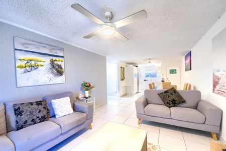 Fully Furnished Two Bedroom Unit in the Heat of Mooloolaba - Photo 3