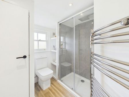 1 bedroom in a house share to rent - Photo 5