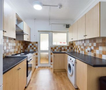 4 bedroom terraced house to rent - Photo 6