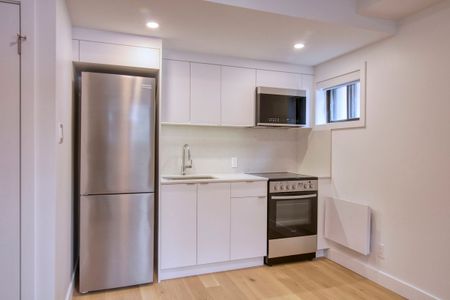 3250 Van Horne - Photo 3