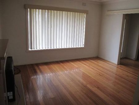 Freshly painted, fabulous 3 bedroom home - Photo 2