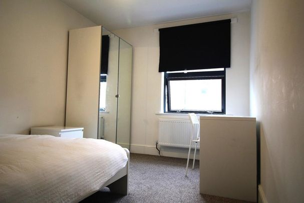 4 bedroom flat to rent - Photo 1