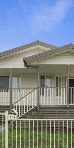 CUTE AS A BUTTON - Photo 4