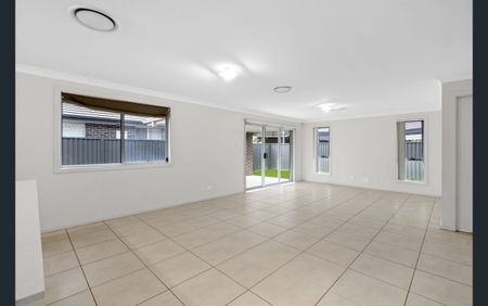 Spacious Family Home! - Photo 4