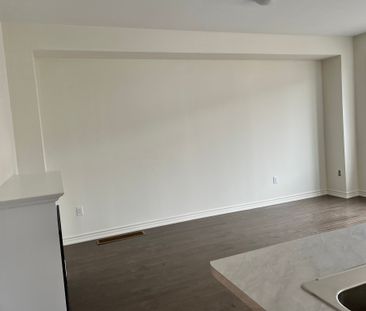 For Lease - 92 Ogston Crescent, Whitby, Ontario - Photo 4