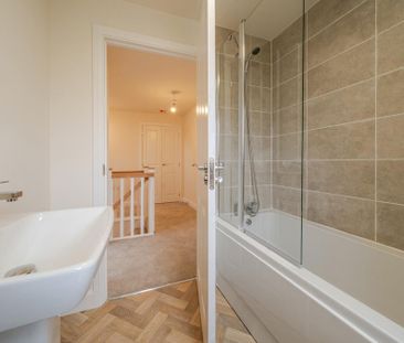 4 bedroom detached house to rent - Photo 2