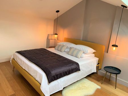 Duplex rénové au cœur du quartier historique - Photo 4