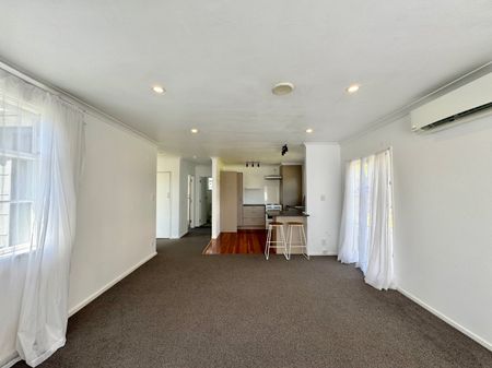 11 McCulloch Road, Panmure, Auckland - Photo 2
