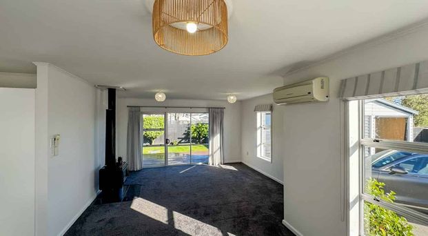 Natural Lighting, Three Bedroom Home On Beautiful Grounds! - Photo 1