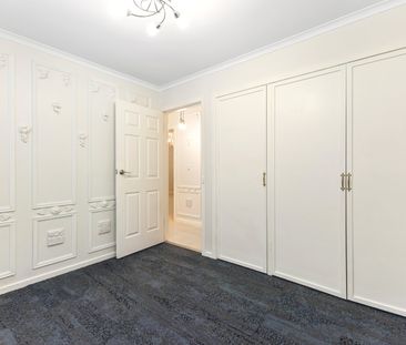 Comfortable 3 Bedroom Living in a Convenient Clayton South Location - Photo 1